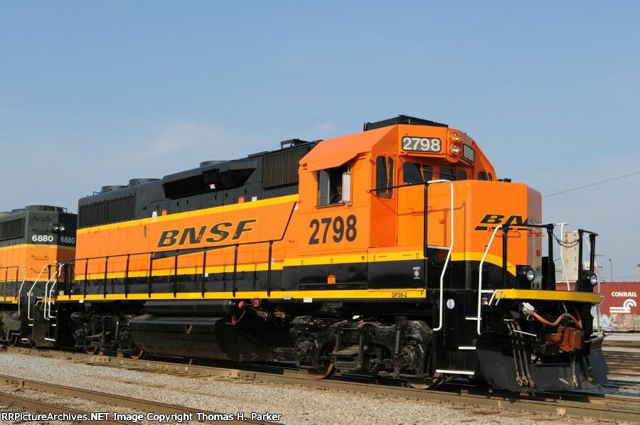 BNSF 2798 GP39-2